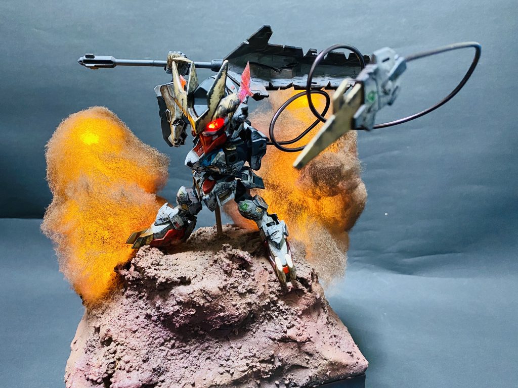 SDクロスシルエット◇鉄血のオルフェンズ◇ASW-G-08 ガンダムバルバトスルプスレクス 劇中戦闘仕様◇改修ウェザリング塗装済み完成品オリジナルLED電飾ベースセット–2枚目/制作者：H4co Y