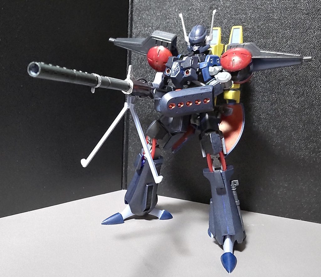 別アングルからの砲撃ポーズ因みに出力を「ランチャー」モードにして調節すれば、パワーランチャーとしての運用が可能です(当然威力は段違い)エルガイムmk2もバスターランチャーをランチャーモードにして運用して、個々に敵機を撃墜してました。