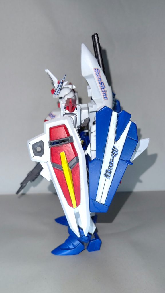 頭部アンテナの水玉はご本人の鉢巻きに合わせました！ロゴはすべてデカールを自作して再現してます。