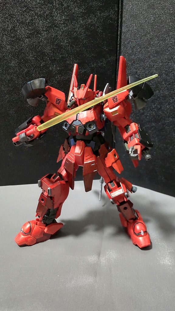 ・ビームサーベル腰部に元々装着されている固定武装。二本装着されている。