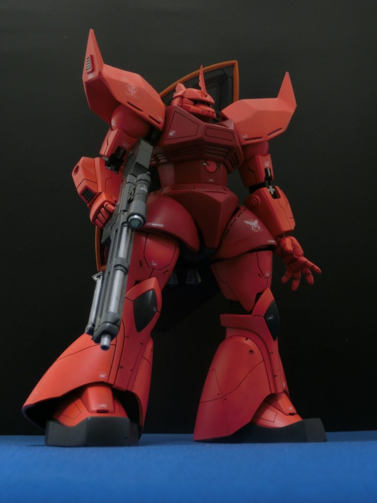 モノアイはLEDを埋めこんでいるので点灯しないとこんな感じでまったく見えません。