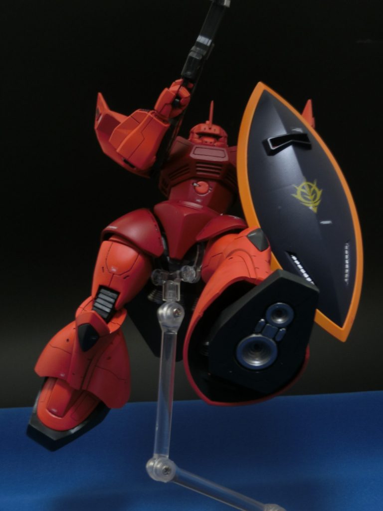 これもコミックの1シーンを再現してみました。ガンダムにおそいかかるゲルググ。