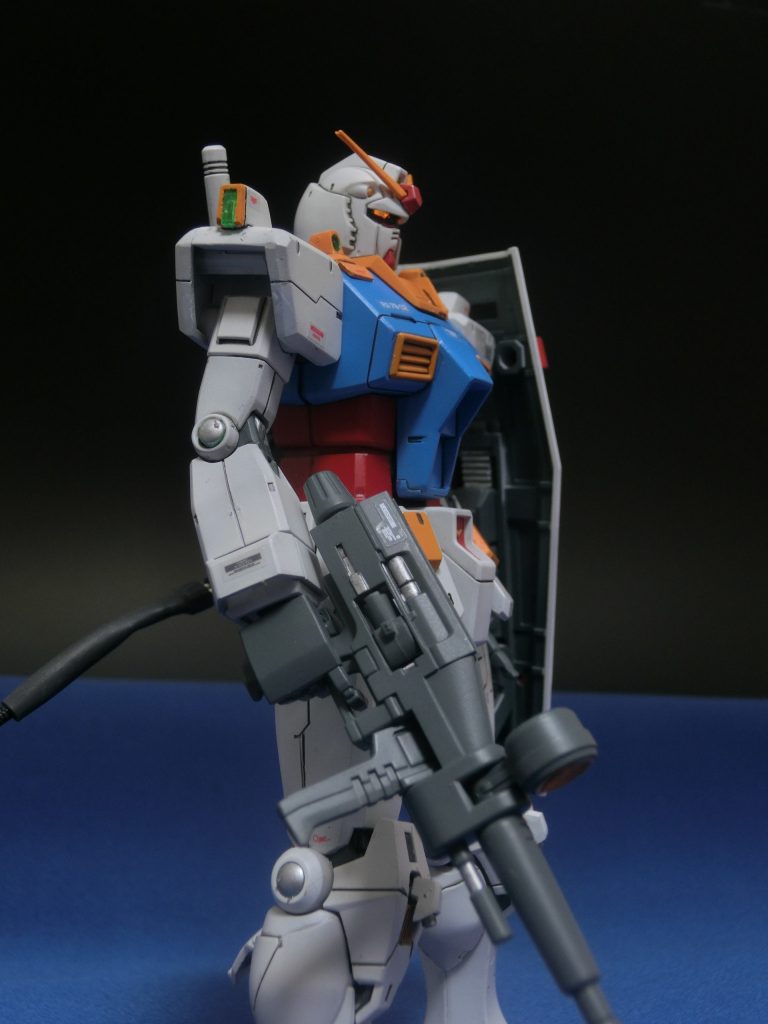 モノアイはレジンを使って、LEDで点灯できます。