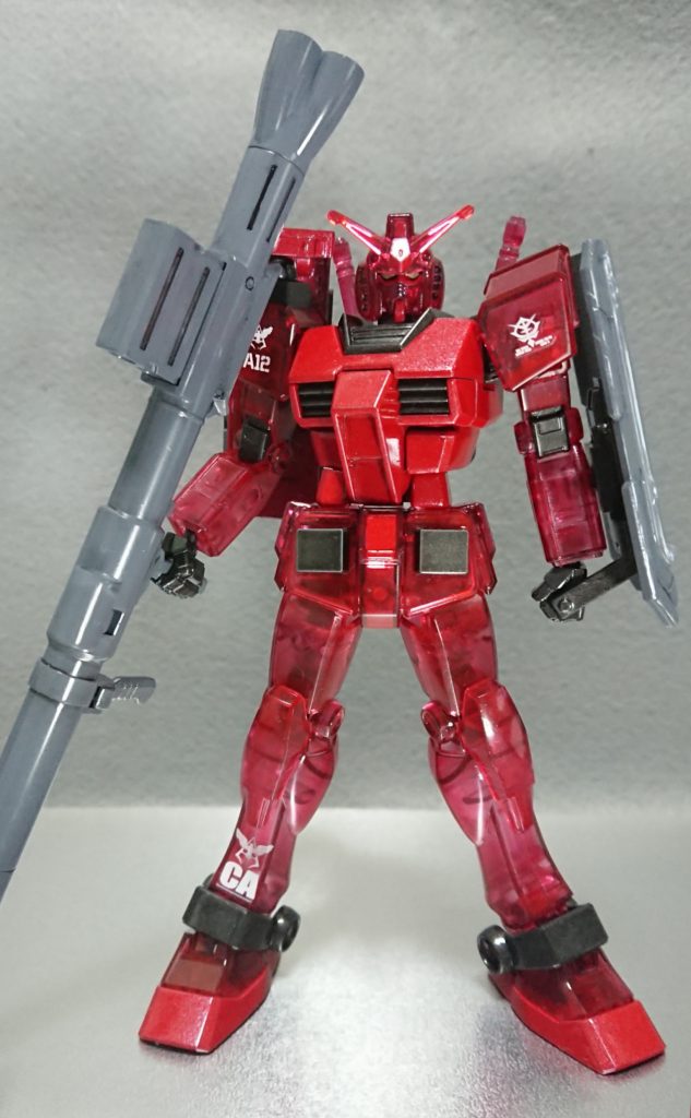 改修点は・腰のvマークを削りプラ板で蓋・右肩にザクシールドを設置 ・バズーカとシールドの持ち手を修正・バズーカのレンズにラピーテープ＆クリアレジン