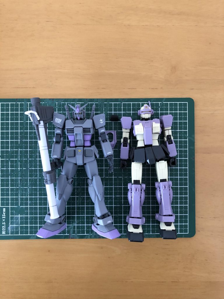 右が素組キット。左のEG/G3と同じカラーリングに仕上げました。素組では紫色の箇所をそのまま使えれば良かったのですが、違いましたね。