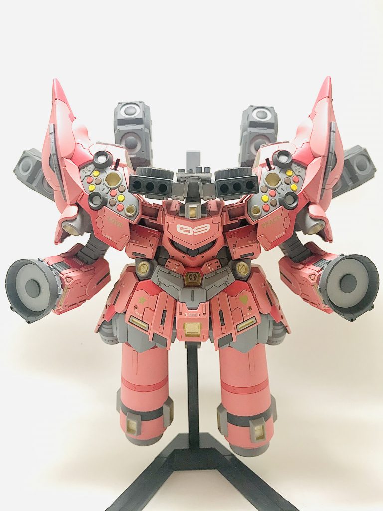 シンプルなコアガンダムに対してこちらはなるべくメカメカしく。