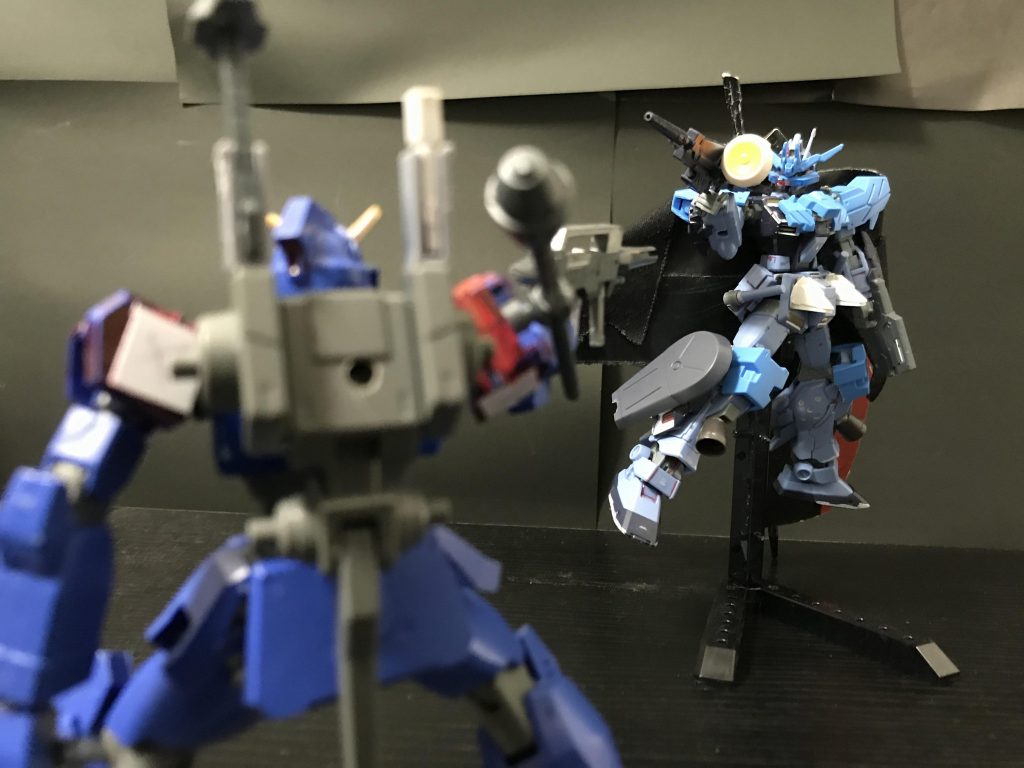 ストカス「こっ！こっちだ！」ペイルライダーd.d.d「くっ！」