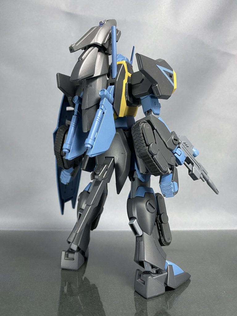 MSモードベース機は「ガイアガンダムの身体にダガーLの頭部をくっつけただけ」という印象があった為、出来るだけダガーLのパーツを使用して「ダガーLのバリエーション」に見えるよう心がけた。