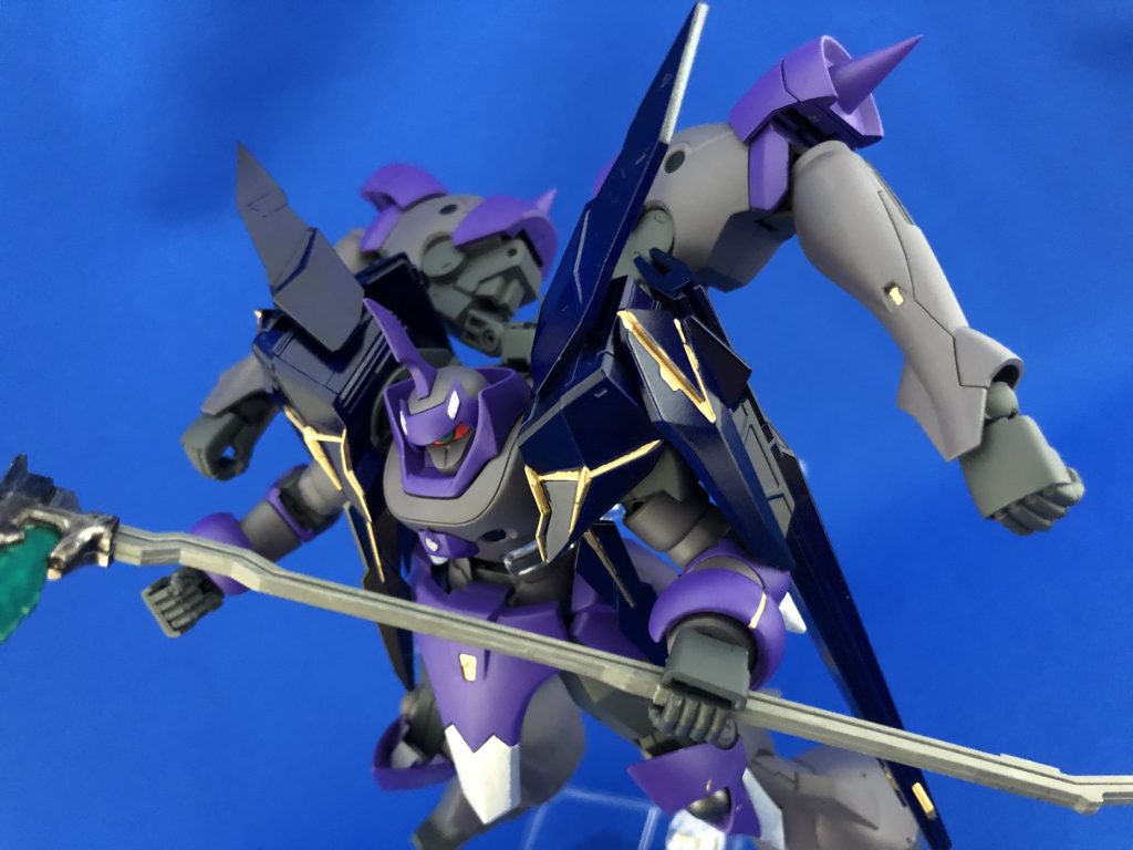 バックパックにはブルートの脚を利用したサブアームユニットを装備