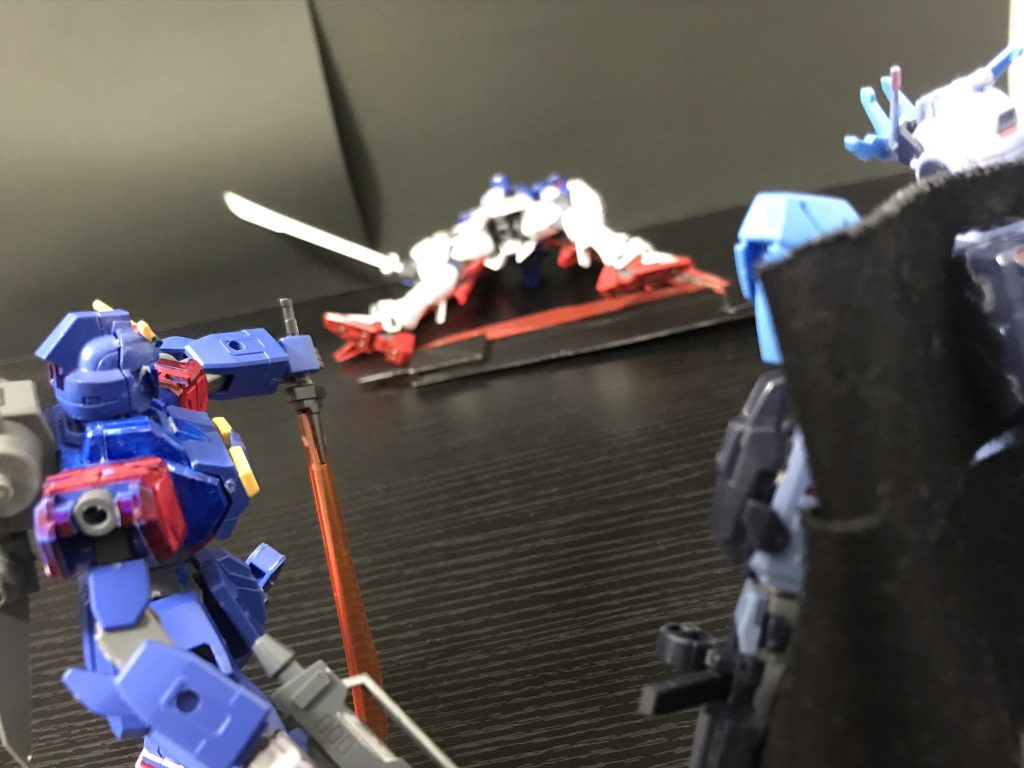 ストカス「なにあいつ…」 ペイルライダー「久しぶりだデュナメス!」デュナメス「ちょっと待てい!うぁ!」