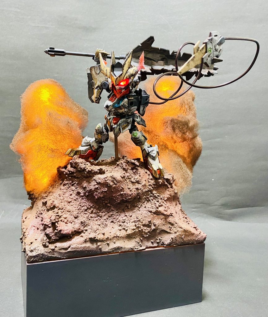 SDクロスシルエット◇鉄血のオルフェンズ◇ASW-G-08 ガンダムバルバトスルプスレクス 劇中戦闘仕様◇改修ウェザリング塗装済み完成品オリジナルLED電飾ベースセット–4枚目/制作者：H4co Y