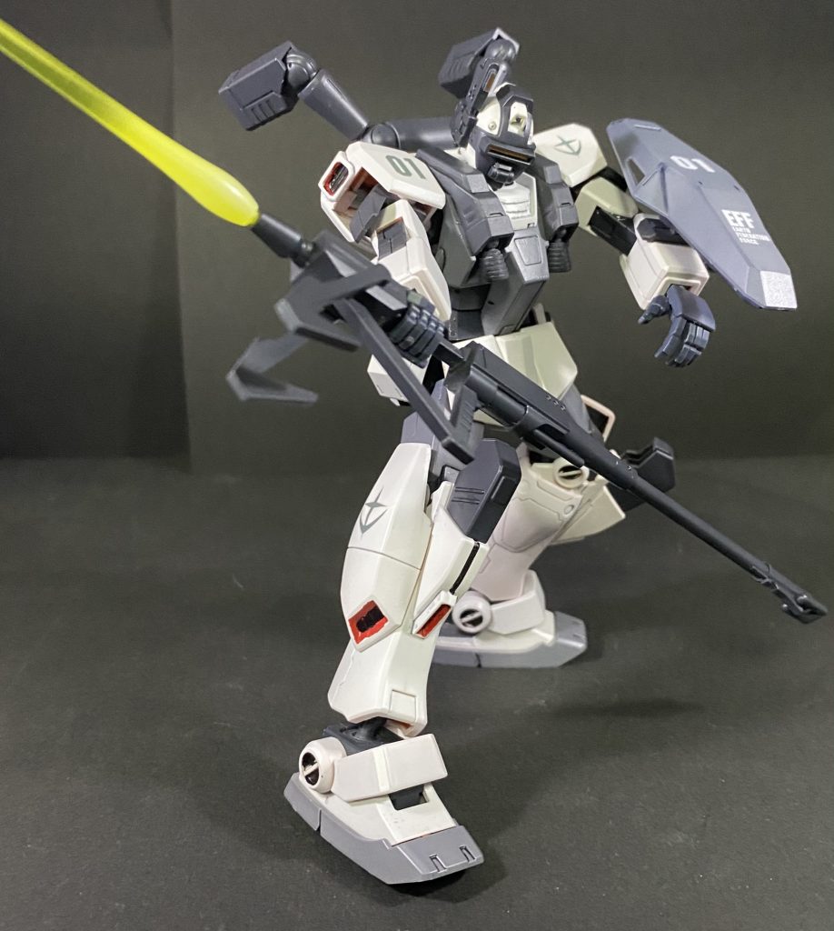 フェダーインライフルもそのままなのでビームサーベルの展開もできます。
