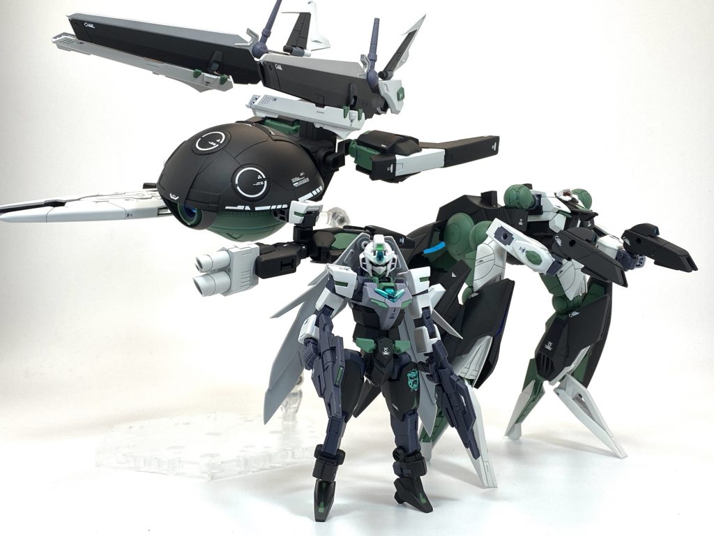 頭部と脚部が分離し独立稼働が可能に。コアガンダムメイと合わせて3機での作戦行動が可能になる。