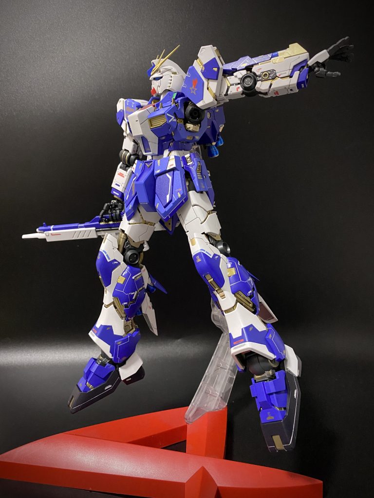 また元キットのサイコフレーム解放ギミックを利用して、ときのそら(ライブVer)を再現しました。そらちゃんはライブ時にコスチューム各所に金色装飾が増えるので、露出するサイコフレームの緑と一部フレームをゴールドにしています。