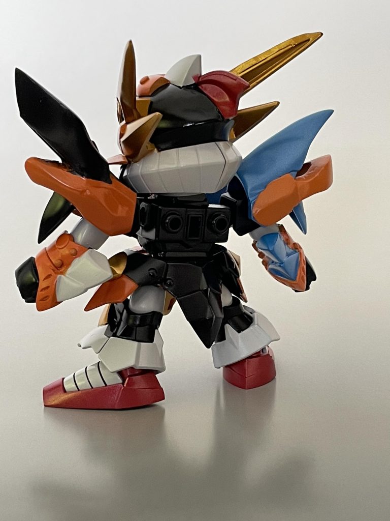 REAR腕の棘などはゼロガンダムの兜を使っています
