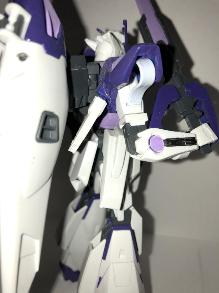 GNビームサーベルもついています。反対側の腕にもあります。