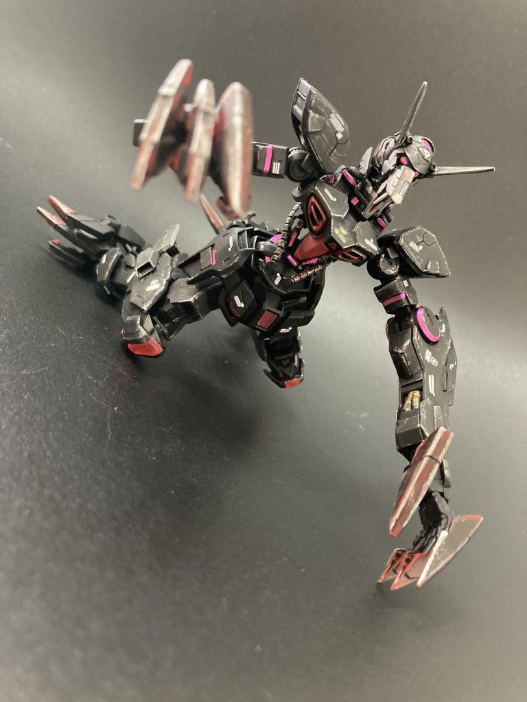 ヘッド部のオオカミフェイスはGエルスに犬風のクチを付けただけで意外と簡単にそれらしくなりました^ ^ノ