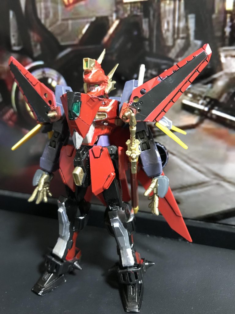 フロントビューです。自分のスキルではダイナブレードを手から出す事は出来ず💦、、、ガラティンロングソードをそれっぽく塗装してみました。肩と胸は100均の飛行機模型です✈️