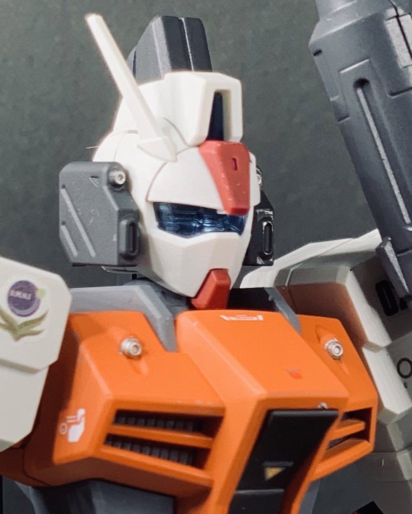 カメラアイ内部もメッキシルバー使って光らせてるので割とよく見えます