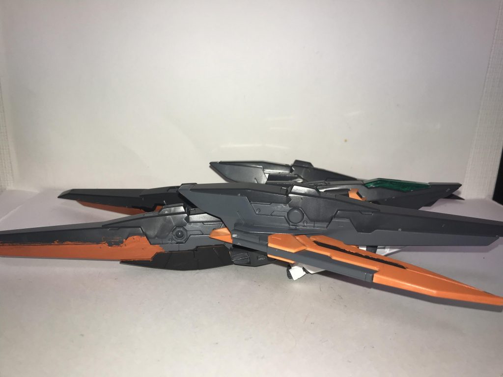 変形も出来ますがバックパックがくっ付いてないです