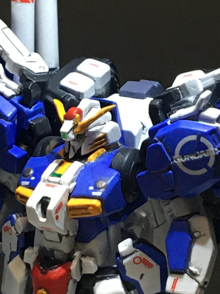 小さいながらも「METAL  ROBOT魂 Ex-Sガンダム(Ka signature)を参考にブルースプリッター塗装と各部デカール貼り付けを行なっています。右肩の「VMsAWrs」はガンダムデカールのZ系のものから、左肩はそれっぽい○のデカールと「GUNDAM」のデカールの組み合わせで。さすがにスペースの問題で「System」までは貼れませんでした。