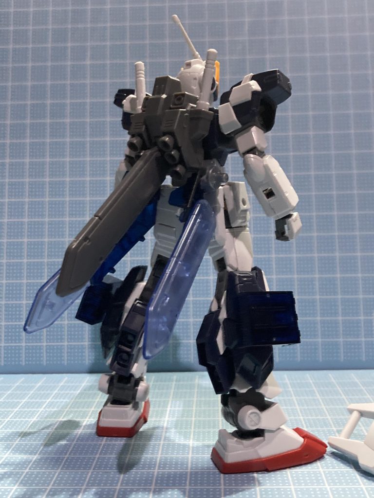 背面は標準でついてたタンクと宇宙船仕様で計3本にしていましたがちょっと多いなという理由でお尻の2本に変更見ての通りイベント限定のものを使う贅沢しようとなってます