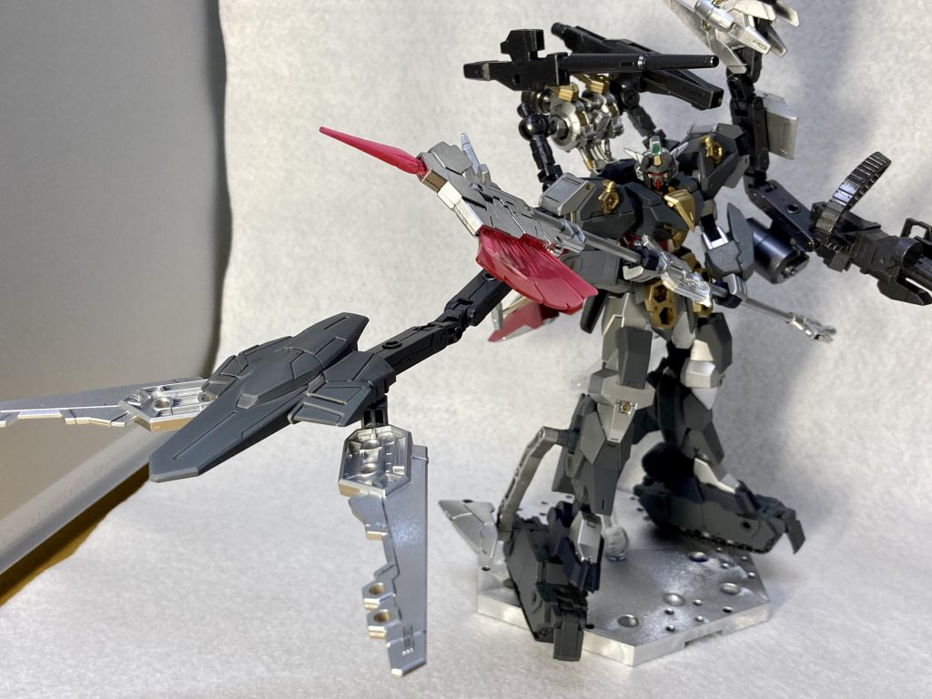 シェンロンガンダムから参考にした、シザースシールド。