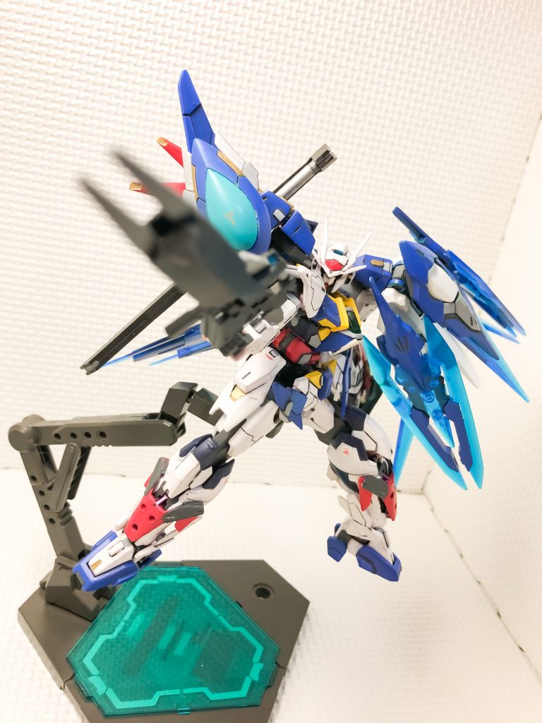 おまけです。元々のシアクアンタのように肩に装備させました。ダブルオー系列で纏まっているので、これはこれでいい感じです。