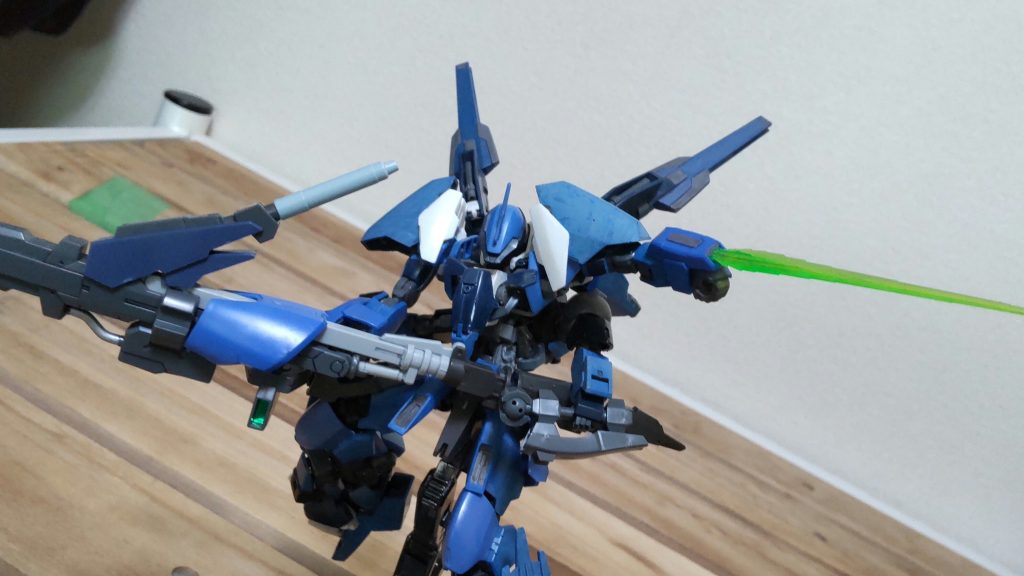 もちろん後ろの腕で持つことも可能です