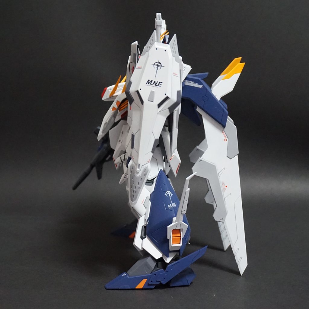 シールドにもマフティーロゴを入れています。