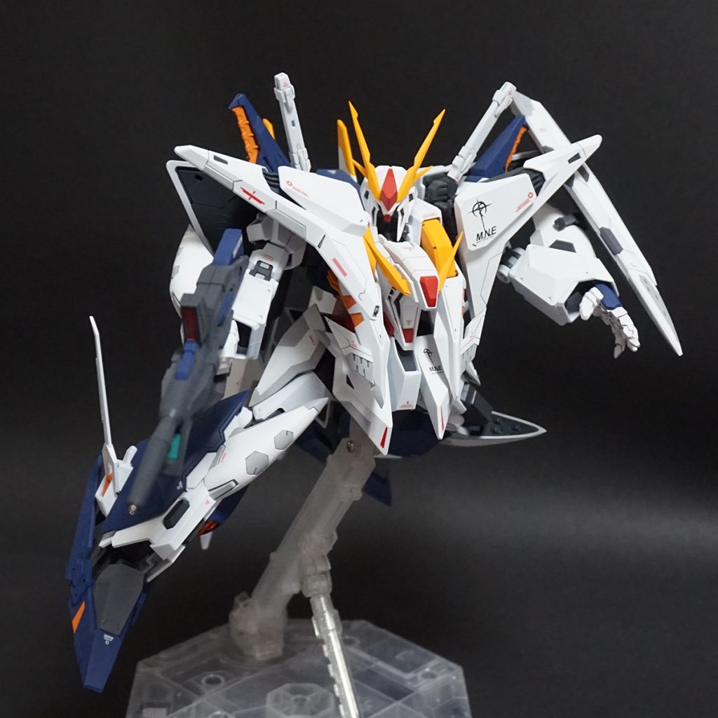 ビームライフルを構えて