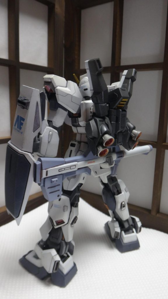 バックパックも気に入らなかった箇所・・・だけど、元の形状に復元不可能・・・なので、マーク2ぽさを残す形状に改造あと、バズーカは無改造、部分塗装で、唯一改造前のままとなっています(だけど、手に持てないので、腰部に保持のみ)あ、マーク2って、ティターンズ製なのに、アナハイムのロゴ、いれてしまった・・・・・まぁ、アナハイムが作り直したマーク2の設定ということでw