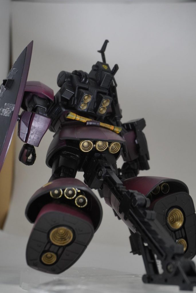 旧キットの再現としてビームライフルを背負えるようにしました。