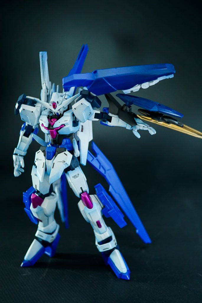 クアドリガ ソードスタイルソードストライカーの装備を纏った近接攻撃に特化したスタイル武装はバスタービームソード、アンカーシールド、ショートビームサーベル(肩当てに収納)青い翼と肩当てでそこはかとなくマントっぽさを狙ってます