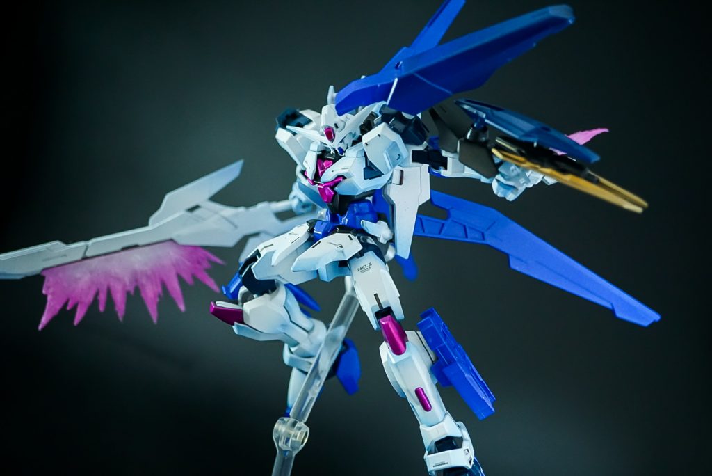 バスタービームソードとショートビームサーベルが主力武装