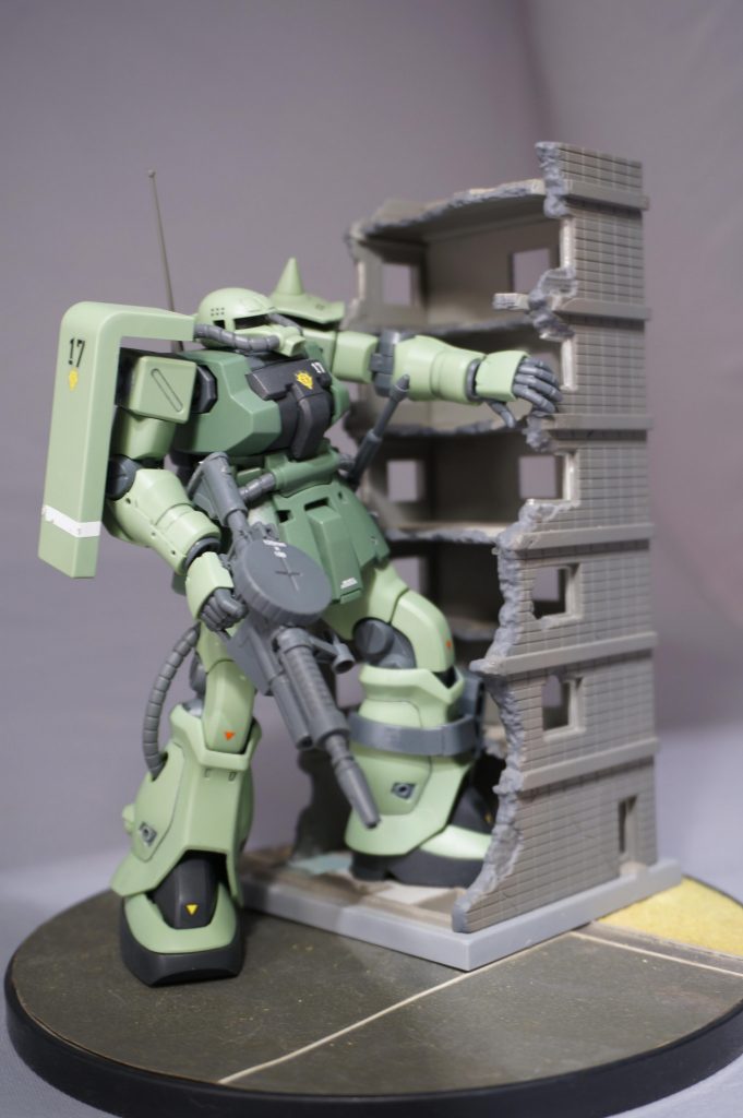 可動も良好。ポージングも決まります。