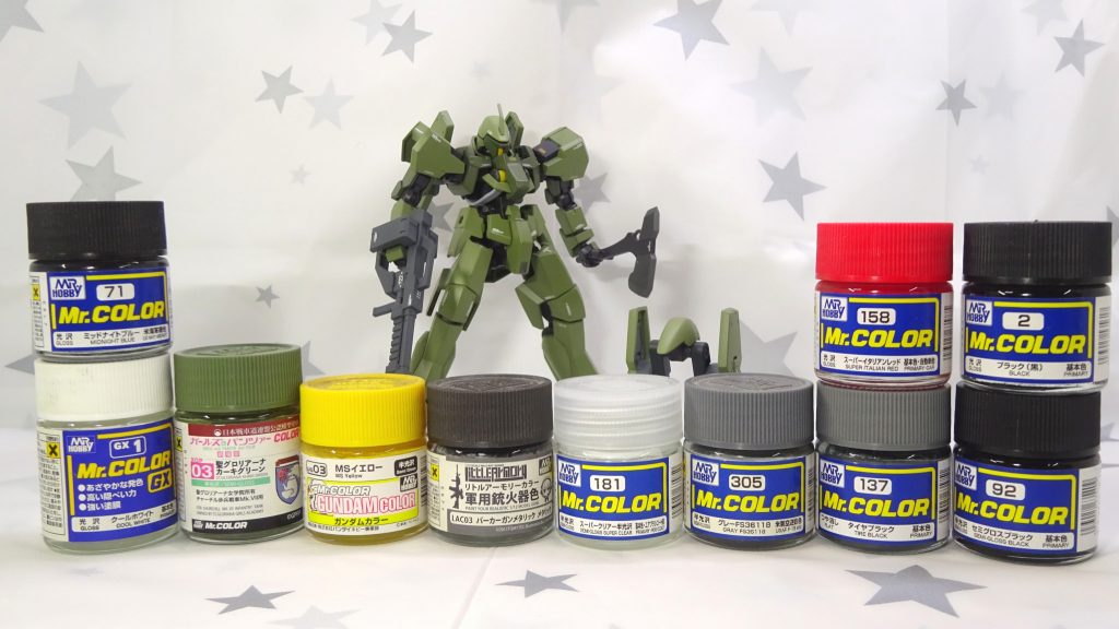 仕様色。下地は缶のグレーサーフェイサー。色は全部Mrカラーです。関節色や武器色はグレーやブラックの混入割合を変えて色味をずらしてます。本体色グリーンは聖グロカーキグリーンにクールホワイトやミッドナイトブルーを混ぜて明暗を分けました。