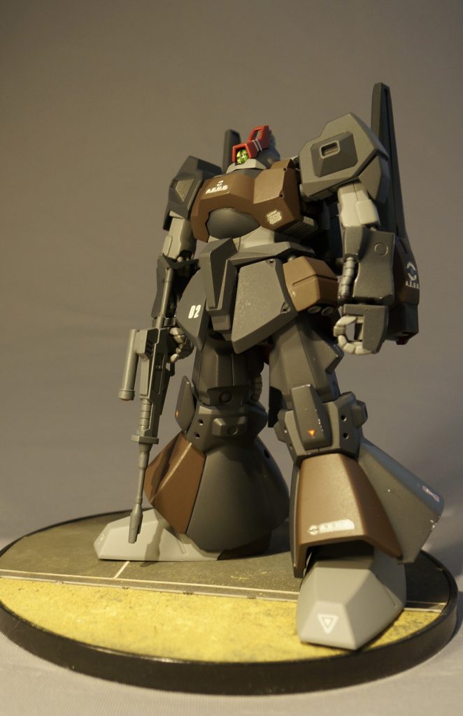 劇中でも使用していたガルバルディと同じビームライフルです。ゲルググのモノに市販パーツでサイトを新造しました