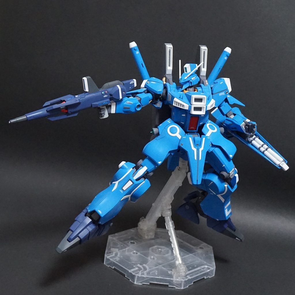 ビームライフルを構えて