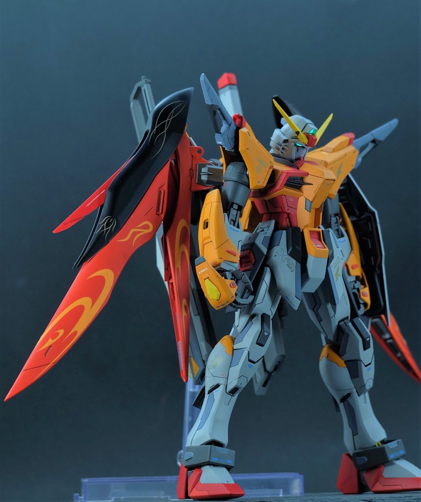 デカールはガンダムデカールのデスティニー用のゴールドの物と、余りもののエクシア用のブルーをアクセントに。羽はハイキューさんのトライバルロータスを使用。良い感じに纏まってくれた。