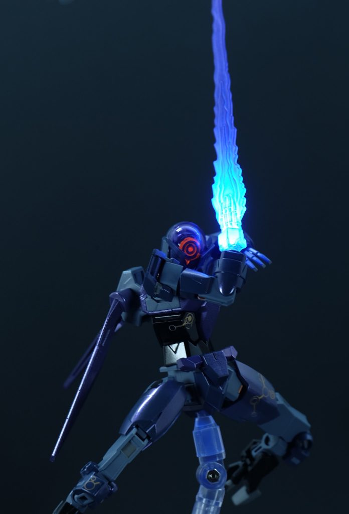 中の人の目も光ります