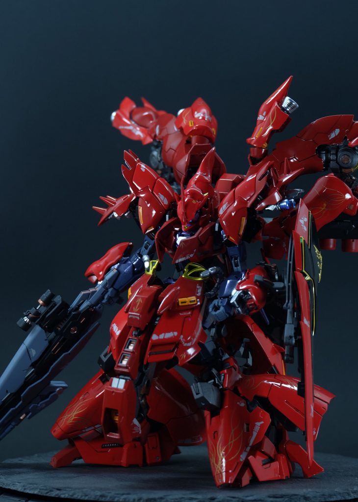 合体した人。全身ツルテカの赤い彗星。アルス部分がほぼ隠れるからただただ赤い。