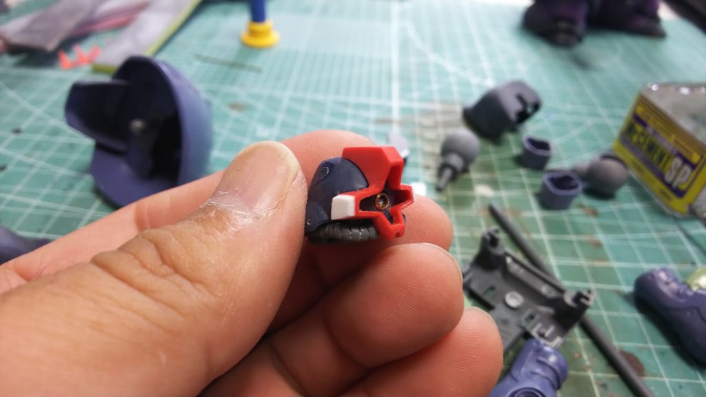 バイザーでの印象でドムは変わると思います。バイザーサイドをプラバンでボリューム増しました。 ツヴァイっぽく出来たかと思います。