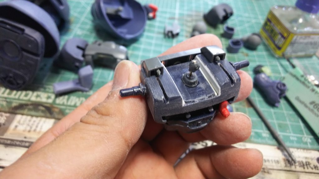 首を3ミリ下へ下げました。ここはドムへの自分なりの拘りです。