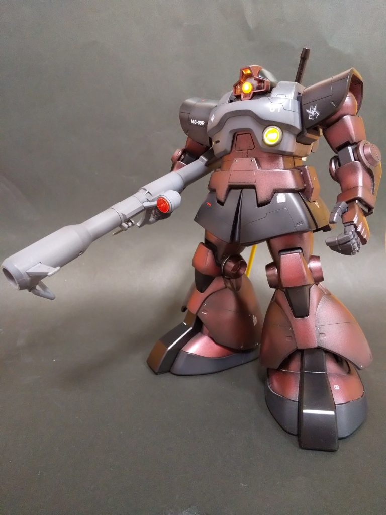 全体像 モノアイ点灯