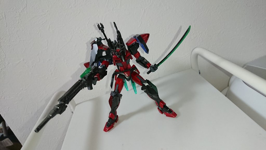 名前は「ダブルオーリヒター・エグゼニス」リヒターはドイツ語で裁判官という意味で、法の番人というイメージで仕上げてみました!エグゼニスは特に意味はなく、エグゼニスウイングの名前を取っただけです笑