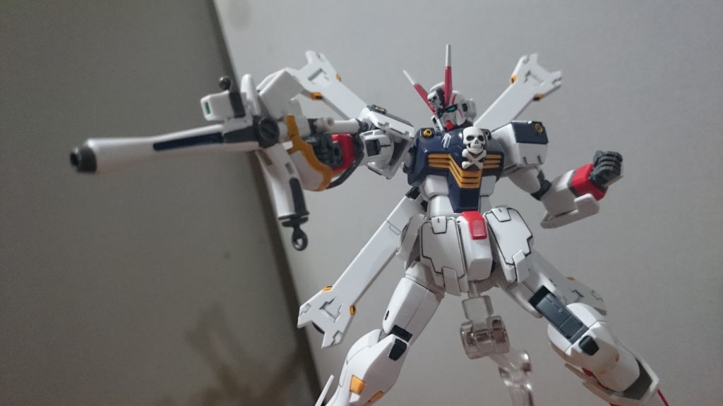 ご覧の通りだけど、背中のスラスターはクロスシルエットのものに変更っス