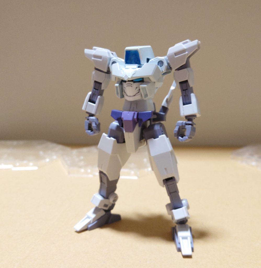 セラフィムのボディにコアガンダムⅡG3カラーの手足を使用。フェイスパーツには夏侯淵トールギスのモノを加工して付けました。