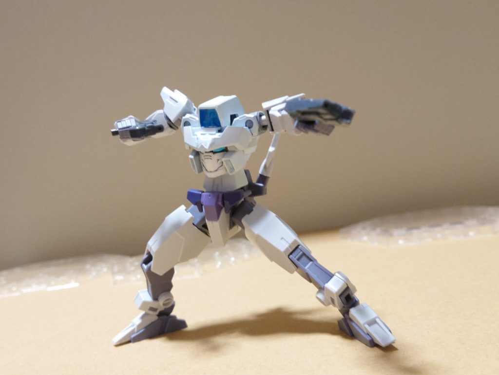 コアフェイスⅢの後継機と言う設定で制作。Ⅲのコンセプトを受け継ぎつつ、近接戦闘能力も上昇している設定。ズィーベンはドイツ語で7を意味します。