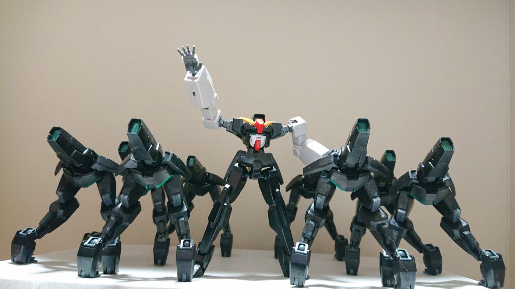 レグ部隊を率いて戦うプロトフェイス。